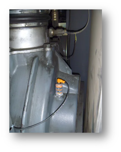 Vibration sensor mounted on a compressor block
